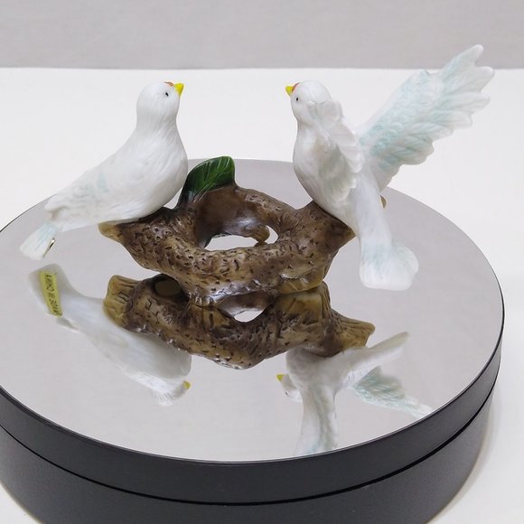 Love Birds Doves On Branch Vintage Porcelain Miniature Shelf Décor EUC - Picture 6 of 7